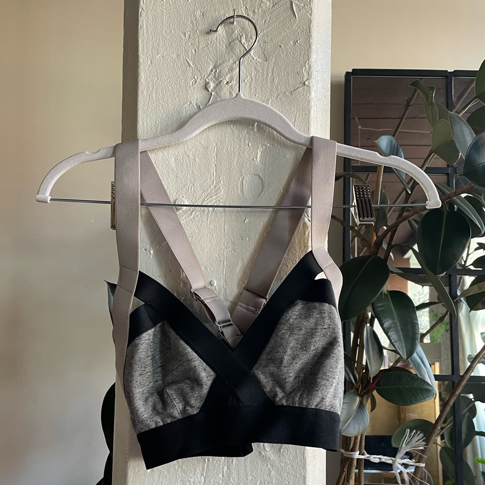 Aritzia community sports bra